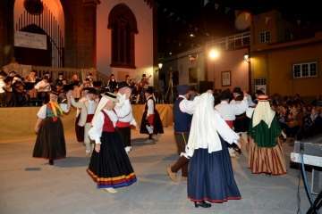 Centro y Anzar, de Telde, en el III Festival Folclórico Herencias (Foto Francisco Javier Santana)